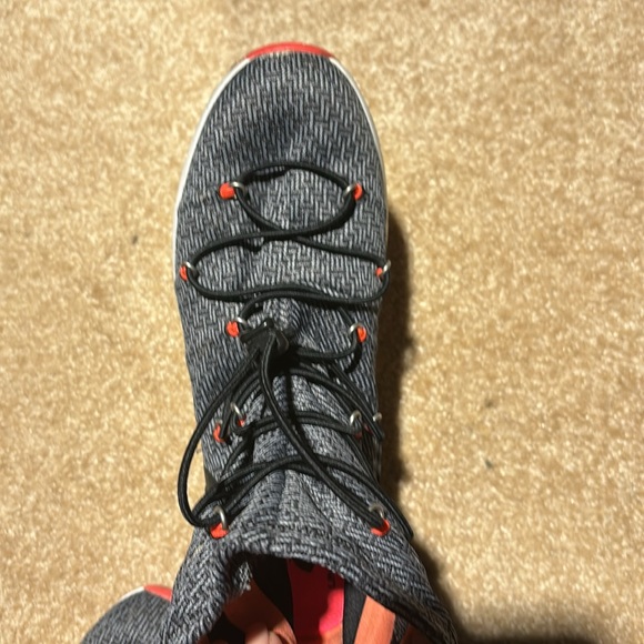 Under Armour- Grey boot 8-9 - Picture 6 of 7